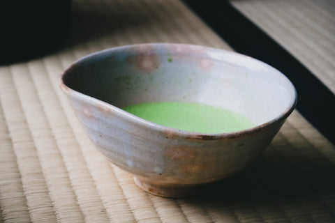 Hanshi Kase Amigasa-gata Chawan - overhead view into the bowl on a tatami mat