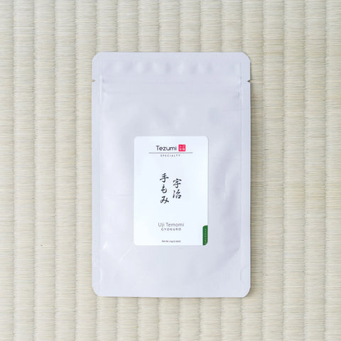 Silver Tezumi pouch of Uji Temomi (宇治 手もみ) gyokuro on a tatami mat.