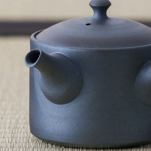 Matte Black Cylindrical Tokoname Teapot - 200ml