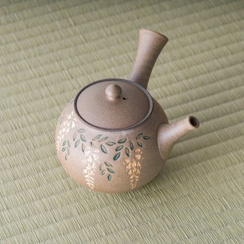 Overhead view of the grey-brown kyusu showing the lid, knob and side handle