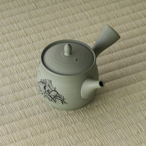Overhead view of the green kyusu showing the lid, knob and side handle