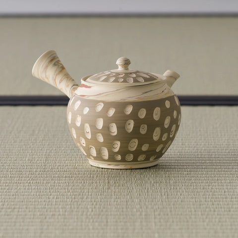 Front view of the polka-dot kyusu showing the lid and knob