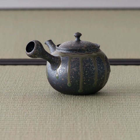 Rear three-quarter of the kyusu showing the side handle and engraved band