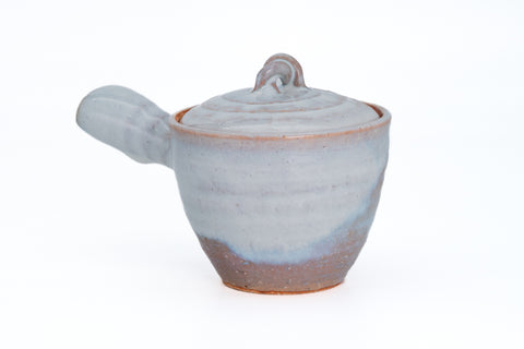 Two-tone Purple Hagi-yaki Teapot - side view of the teapot with the lid on