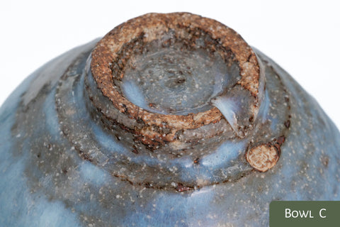 Milky Blue Hagi-yaki Ido Chawan - closeup of the underside foot