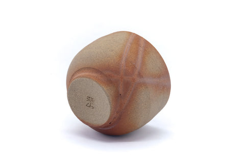 Underside of the Bizen guinomi, showing the unglazed clay base, hidasuki marks and an impressed maker's stamp.