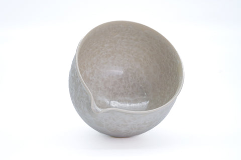 Silvery White Hanakessho Crystal Glaze Spouted Matcha Bowl