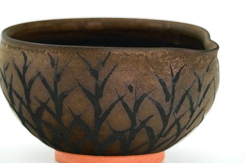 Kurokinsai Spouted Matcha Bowl