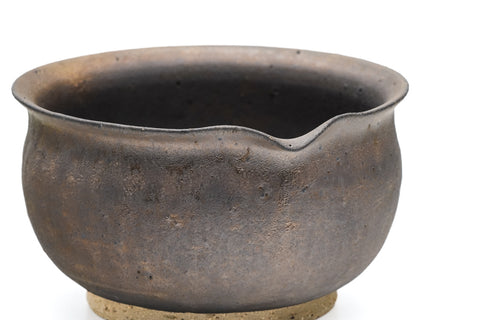 Kurokinsai Spouted Matcha Bowl