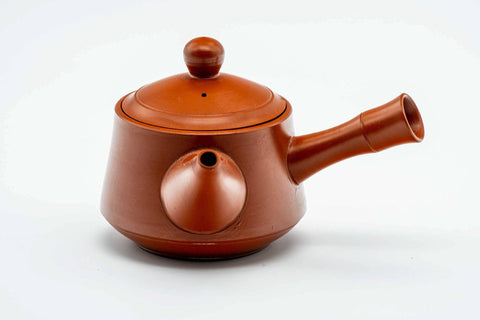 Three-quarter view of the red shudei kyusu with the lid on.