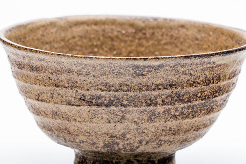 Japanese Matcha Bowl - Rokurome Speckled Irabo-style Chawan - 400ml - side view showing the ridged throwing rings