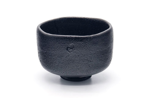 Another angle of the black bowl.