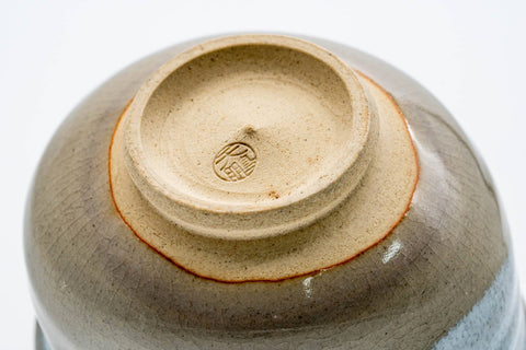 Tezumi — Japanese Katakuchi - Beige White Glazed Hagi-yaki Yuzamashi Water Cooler - 100ml — closeup of the foot