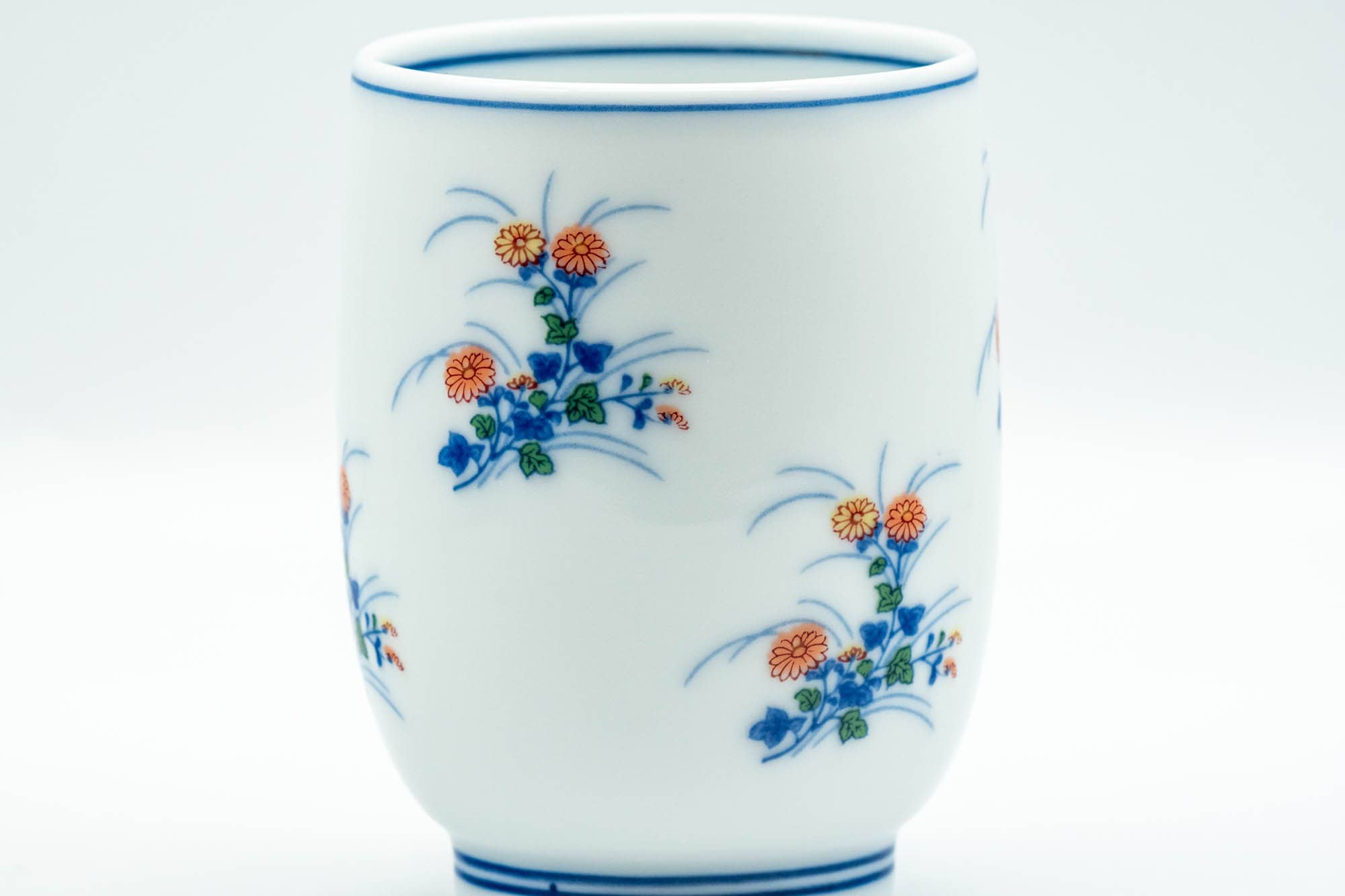 Japanese Teacup - Floral White Porcelain Arita-yaki Lidded Yunomi - 150ml