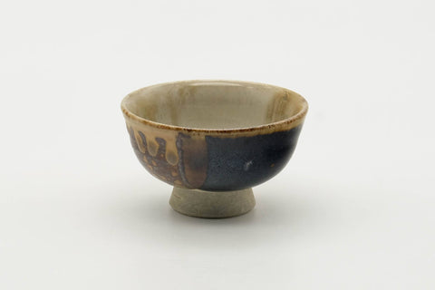 Tezumi — Japanese Teacup - Beige Brown Drip-Glazed Guinomi with Kiribako - 20ml — front view from another angle