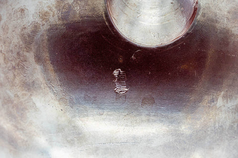 Underside of the large banko kyusu showing the foot and maker's mark.