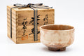 Japanese Matcha Bowl - 斎藤一斎 Saito Issai - 萩殿窯 Hagiden Kiln - Gohonte Hagi-yaki Chawan - 400ml - chawan shown beside its signed wooden storage box
