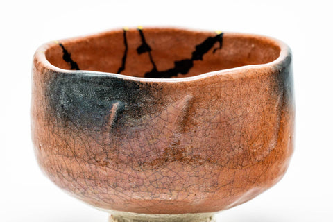 Side view of the chawan showing the contrast of black and orange glaze.