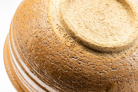 Tezumi — Japanese Kensui - 赤膚山 Akahada-yaki - Beige Spiraling Water Bowl - 550ml — inverted showing the foot ring