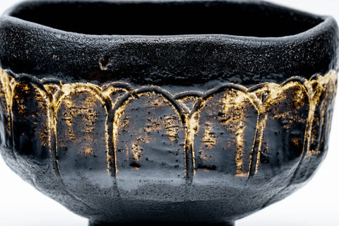 Japanese Matcha Bowl - 松楽窯 Shoraku Kiln - Undulating Yamamichi Kuro-raku Chawan - 300ml