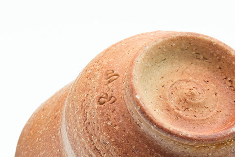 Tezumi — Japanese Katakuchi - Ash Glazed Shigaraki-yaki Spouted Water Cooler - 80ml — closeup of the foot
