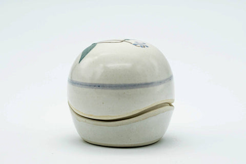 Side view of the closed kogo showing the gold line where lid meets base.