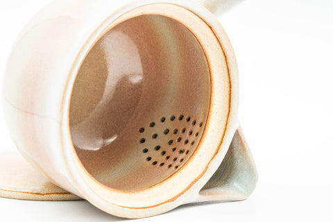 Tezumi — Japanese Kyusu - Beige Peach Glazed Hagi-yaki Do-ake Teapot - 320ml — side profile showing the spout and handle