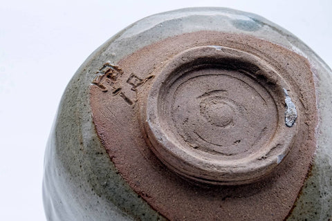 Tezumi — Japanese Matcha Bowl - Grey Glazed Wabi-Sabi Hantsutsu-gata Chawan - 300ml — inverted showing the foot ring