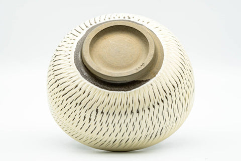 Japanese Matcha Bowl - Beige Glazed Tochiri Patterned Chawan - 200ml