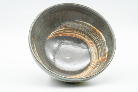 Tezumi — Japanese Matcha Bowl - Grey White Chrysanthemum Kiyomizu-yaki Chawan - 200ml — three-quarter view