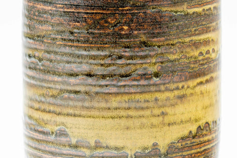 Closeup of the body surface showing the horizontal brushed glaze striations.