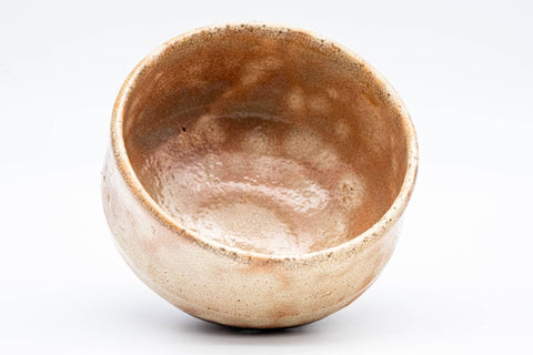 Japanese Matcha Bowl - 斎藤一斎 Saito Issai - 萩殿窯 Hagiden Kiln - Gohonte Hagi-yaki Chawan - 400ml - angled view into the glazed interior
