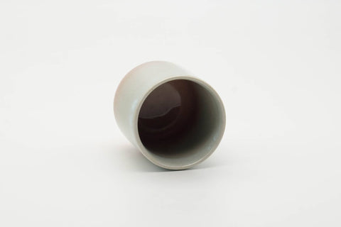Tezumi — Japanese Teacup - Classic Beige Pink White Drip-Glazed Hagi-yaki Yunomi - 120ml — three-quarter view