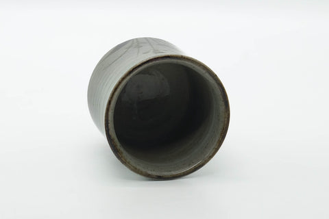 Tezumi — Japanese Teacup - Grey Floral Karatsu-yaki Yunomi - 180ml — three-quarter view