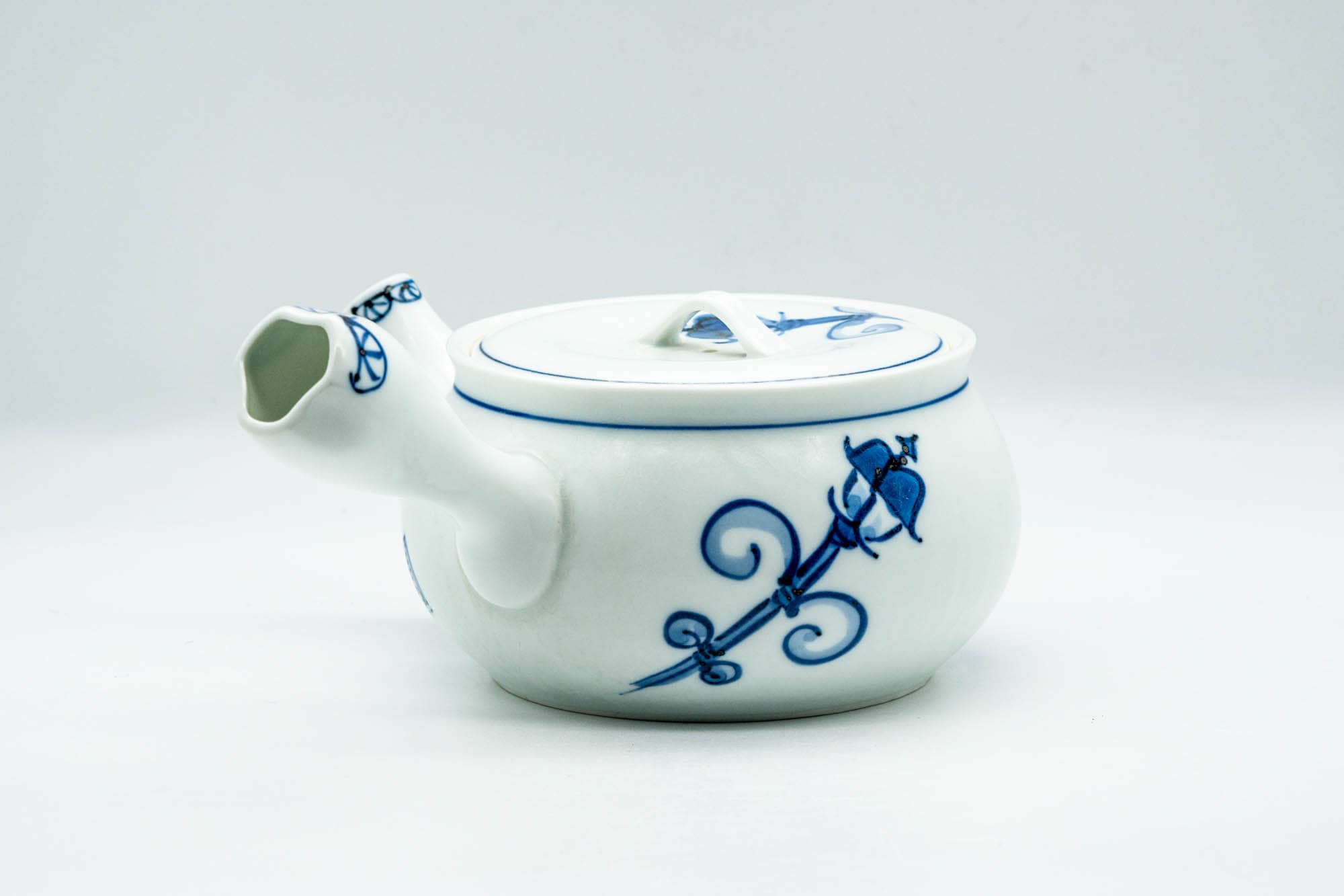 Japanese Kyusu - Blue Rickshaw Lamp Decorated White Porcelain Arita-yaki Debeso Teapot - 400ml