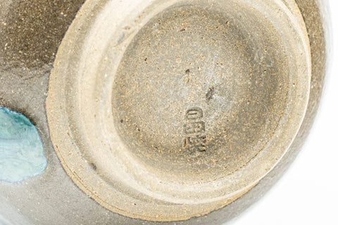 Japanese Teacup - Blue Hare's Fur Drip Glazed Yunomi - 115ml - closeup of the unglazed underside and foot