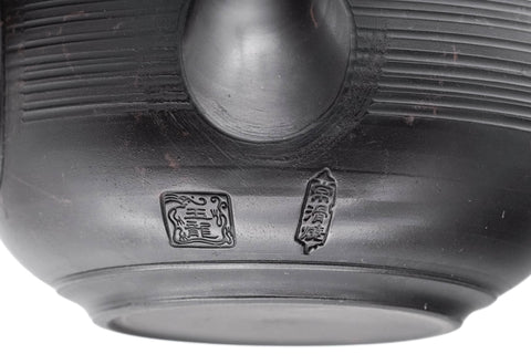Spiraling benishibori Tokoname teapot, underside view showing the maker's stamp