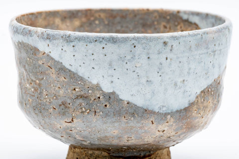 Tezumi — Japanese Matcha Bowl - Coarse Clay Hantsutsu-gata - Hagi-yaki Chawan - 400ml — closeup of the glaze
