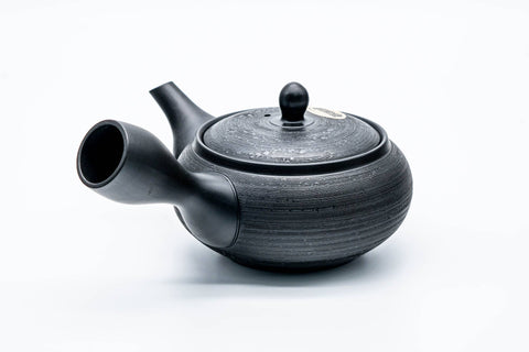 Another side view, spout to the left