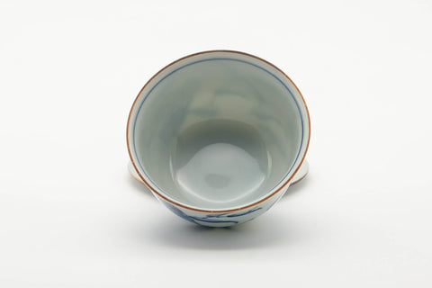 Tezumi — Japanese Teacup - Blue Bird Floral Arita-yaki Lidded Yunomi - 150ml — three-quarter view
