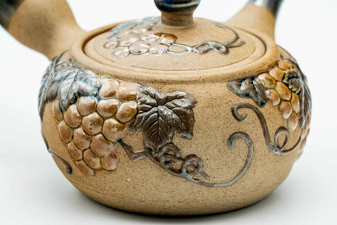 Close-up of the blue grapevine design on the body.
