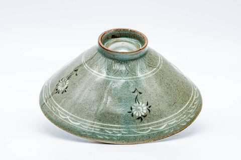 Korean Matcha Bowl - 한만기/韓萬亀 Han Man-Ki - Floral Unkaku Celadon Chawan - 375ml