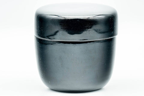 Japanese Natsume - Black Urushi Lacquer Matcha Tea Caddy - 80ml - close-up of the glossy lacquered lid