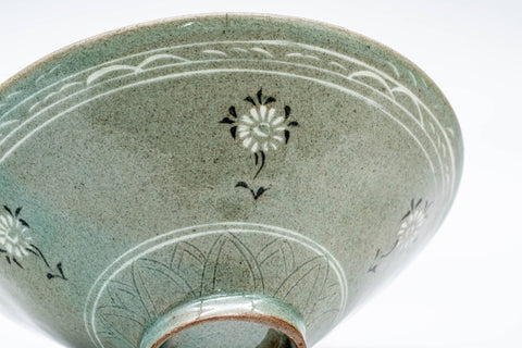 Korean Matcha Bowl - 한만기/韓萬亀 Han Man-Ki - Floral Unkaku Celadon Chawan - 375ml