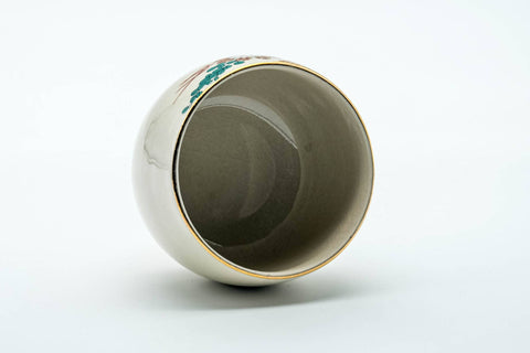 Tezumi — Japanese Teacup - Beige Red Floral Kutani-yaki Yunomi - 140ml — three-quarter view