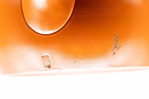 Tezumi — Japanese Kyusu - Large Mountain Engraved Tokoname-yaki Teapot - 550ml — closeup of the base