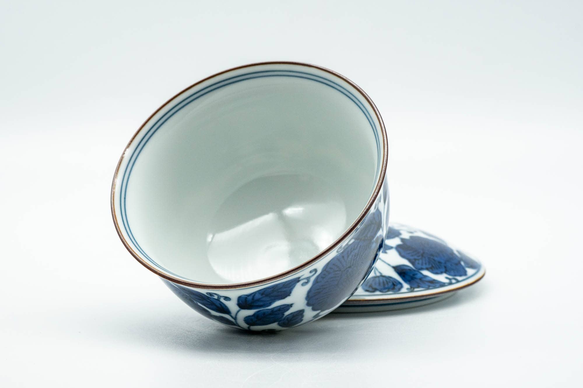 Japanese Teacup - 有田焼 Blue Floral Arita-yaki Lidded Yunomi - 130ml - Tezumi