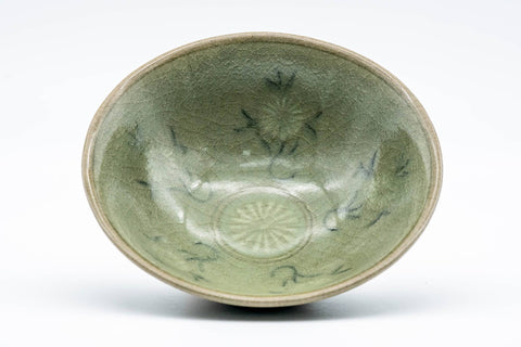Tezumi — Japanese Matcha Bowl - Green Celadon Hira-gata Chawan - 150ml — top-down view of the interior