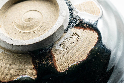 Japanese Matcha Bowl - Black Brown Drip-Glazed Hantsutsu-gata Chawan - 天山窯 - 350ml