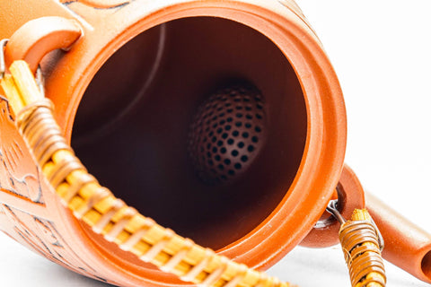 Interior view with the lid removed and handle lowered, revealing the built-in ceramic debeso filter.